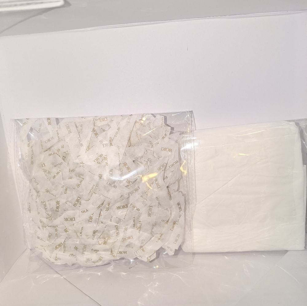 Dior White Textured Box - Picture 3 of 3